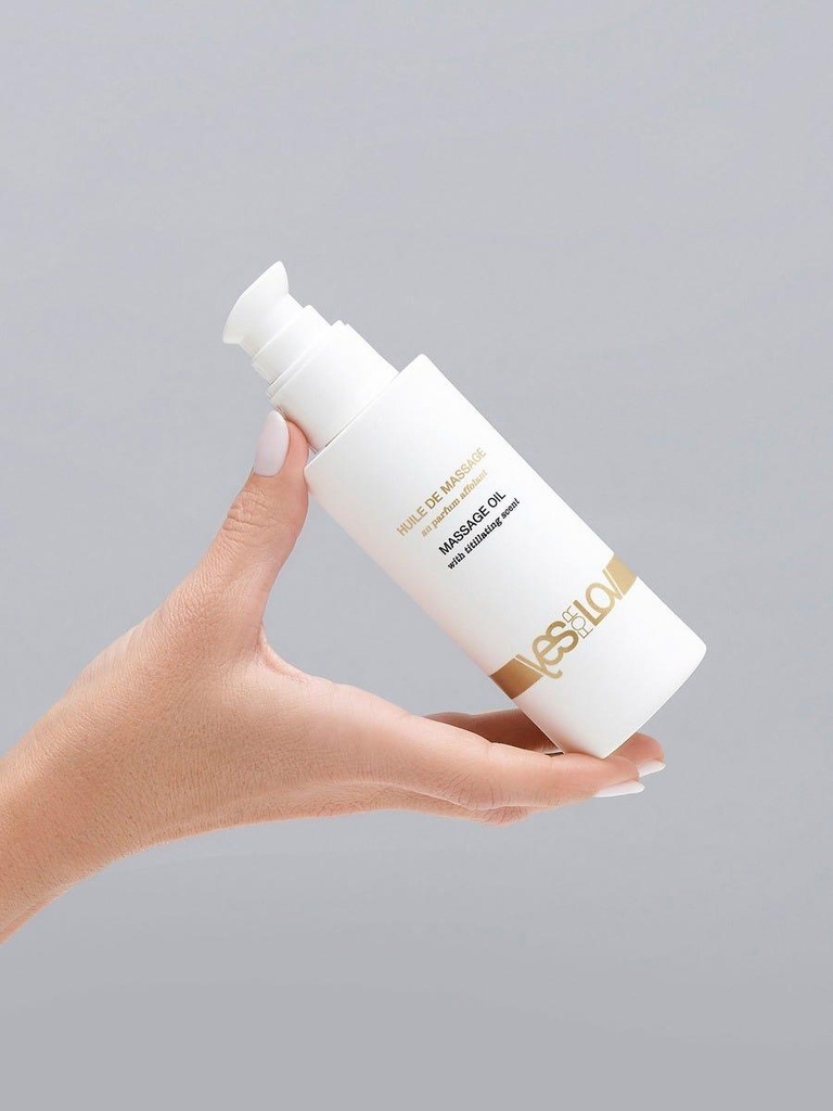 yfl01b25.titillating_massage_oil_huile_massage_affolante_yesforlov_primary.jpg?quality=80&fit=bounds&height=&width=