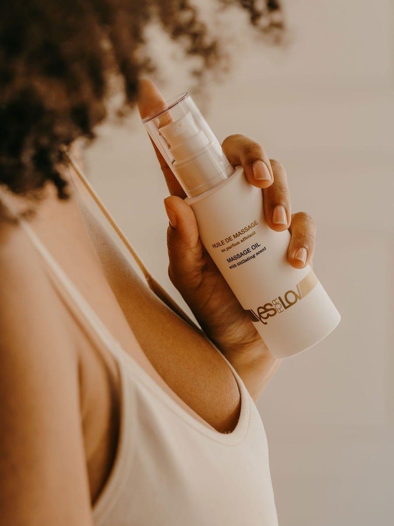 moodpictures_photos_ambiance_huile_massage_affolante_titillating_5__yesforlov_cmjn.jpg?quality=80&fit=bounds&height=&width=