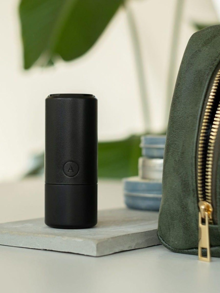 85787_a48061_black_005.jpg?quality=80&fit=bounds&height=&width=